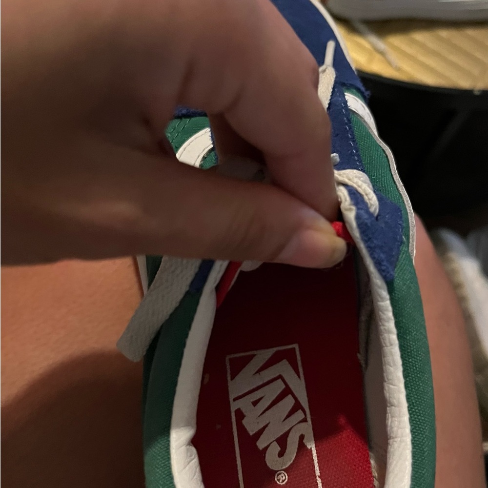 Vans - Picture 3 of 5